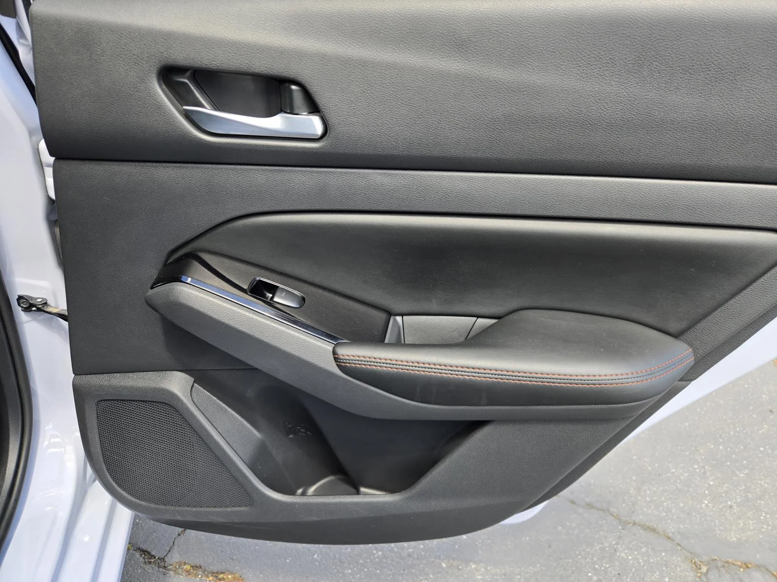 Used 2025 Gray Sky Pearl Nissan SR FWD image 31
