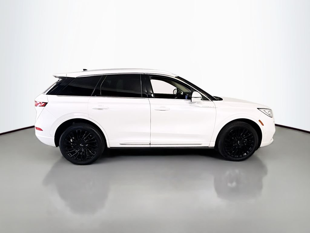 Used 2021 Pristine White Lincoln Reserve image 12