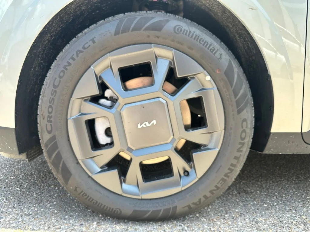 New 2026 White Kia EX image 26
