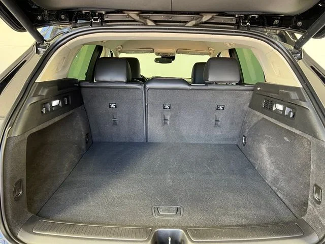 Used 2022 Black Buick Essence image 48