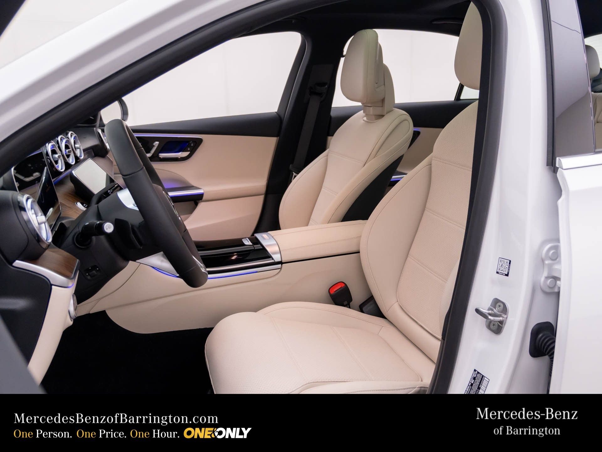 New 2026 MANUFAKTUR Moonlight White Metallic Mercedes-Benz C 300 image 18