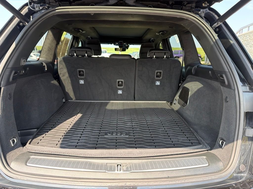 Used 2025 Black Jeep Summit Reserve image 16