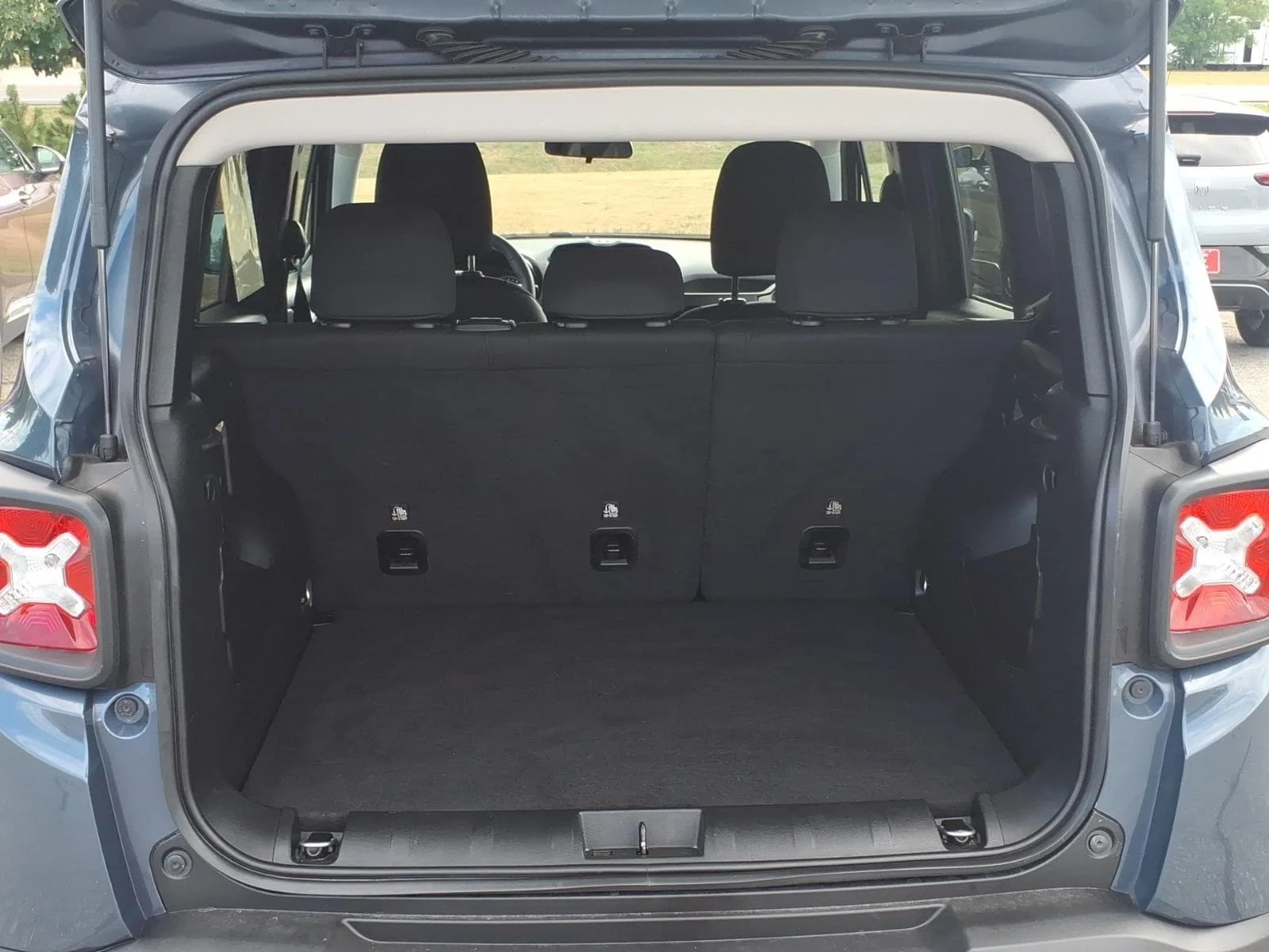Used 2023 Slate Blue Jeep Latitude image 12