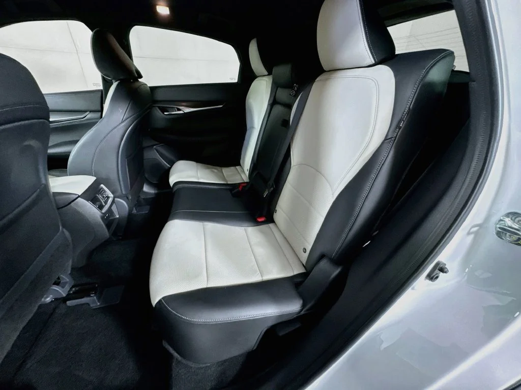 Certified Used 2025 White INFINITI LUXE image 33