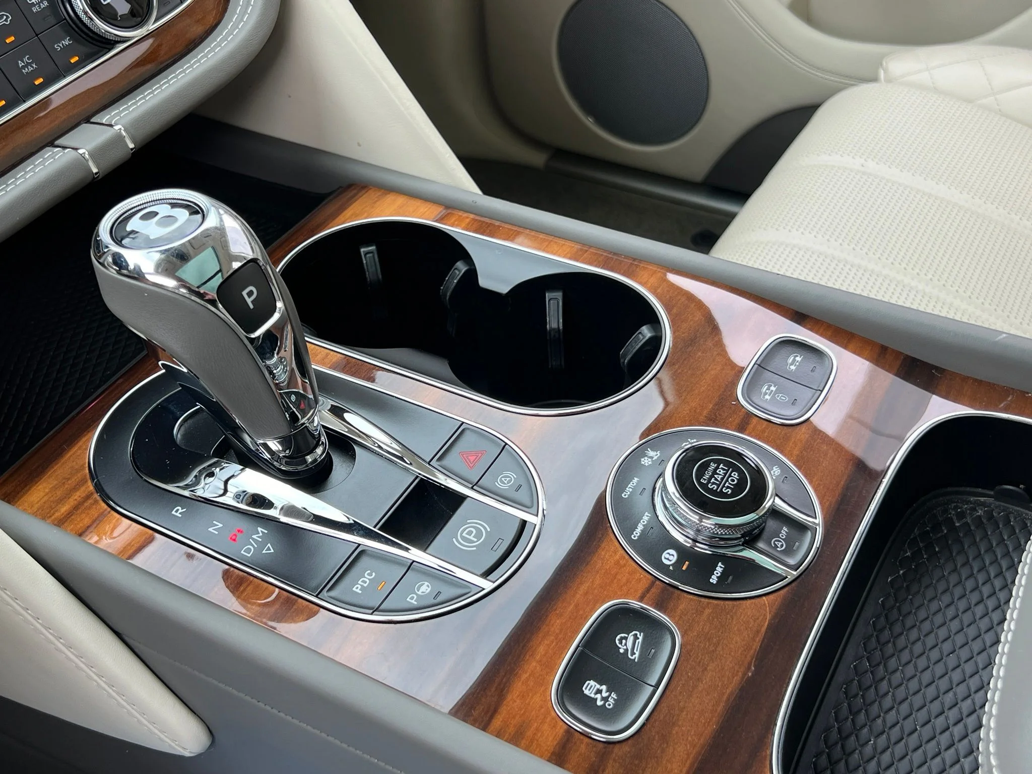 Used 2018  Bentley W12 image 34