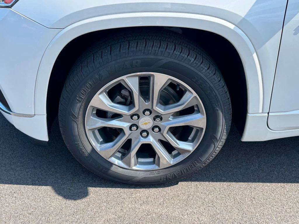 Used 2018 Beige Chevrolet Premier image 16