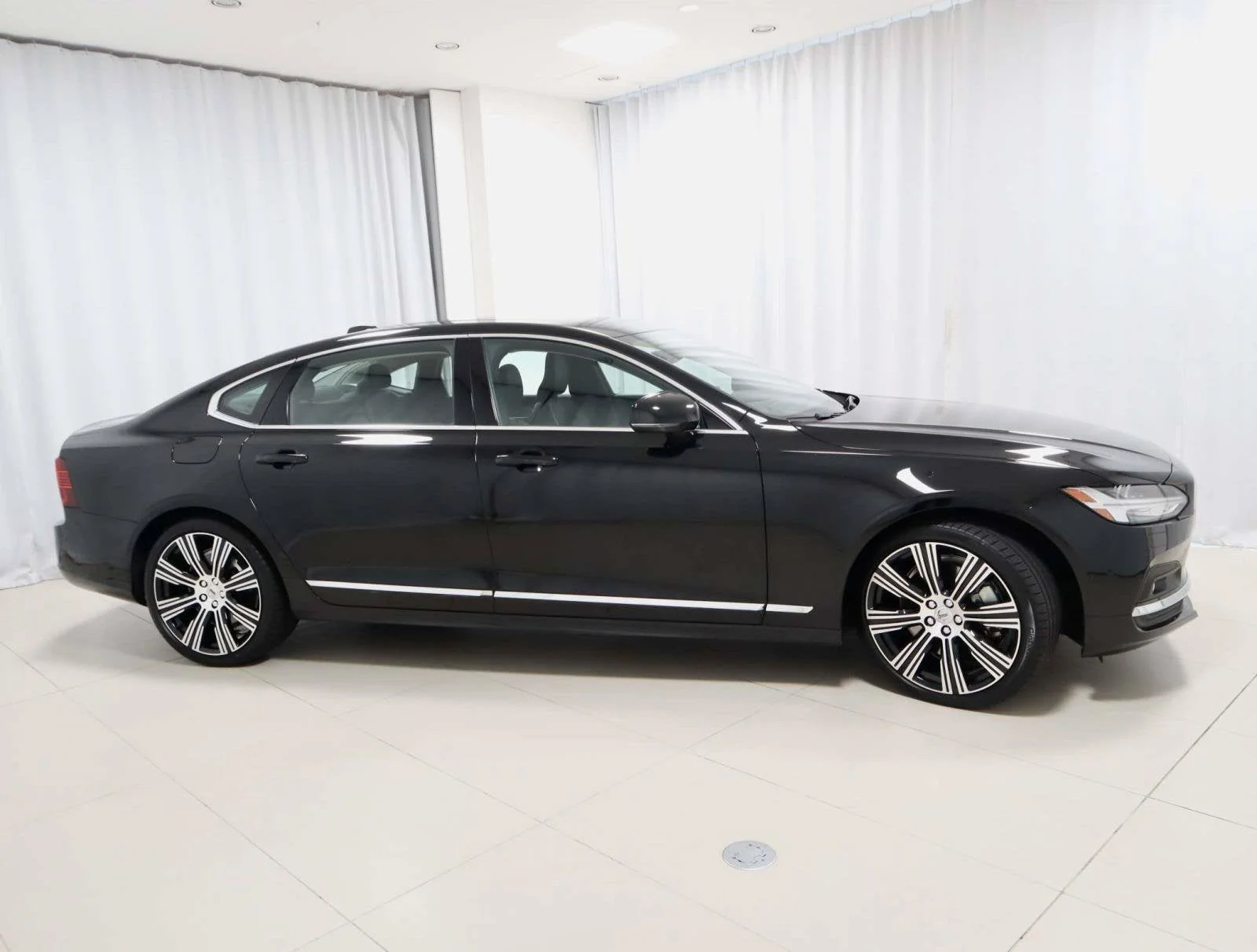 Used 2023 Black Stone Volvo Ultimate image 6