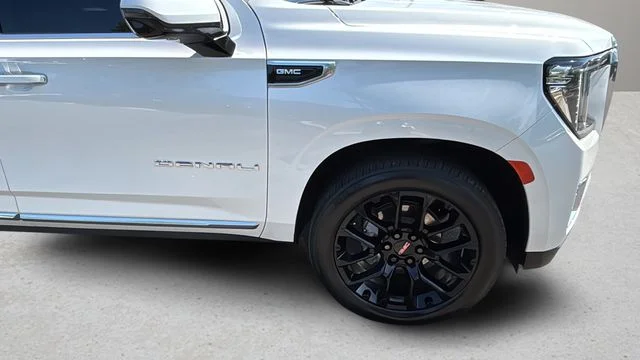 Used 2023 White GMC Denali image 37