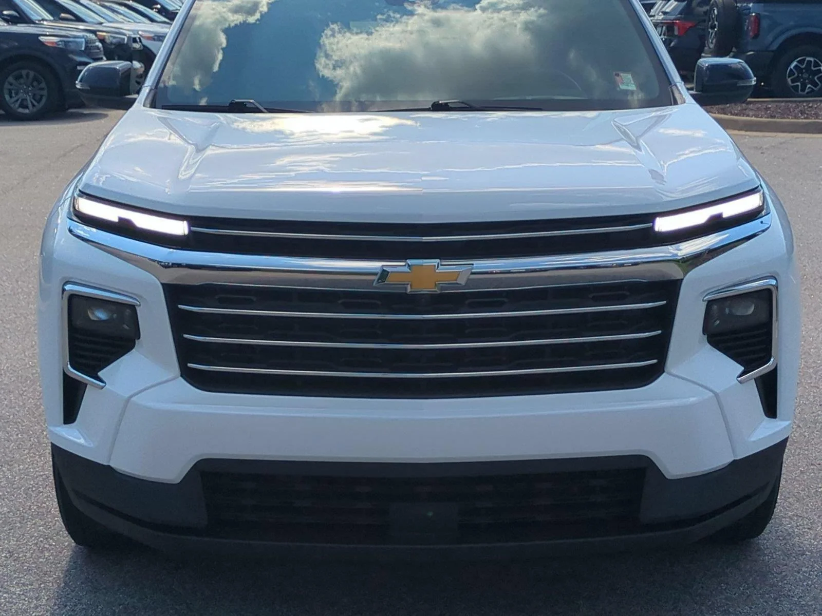 Used 2024 Summit White Chevrolet FWD LT image 14