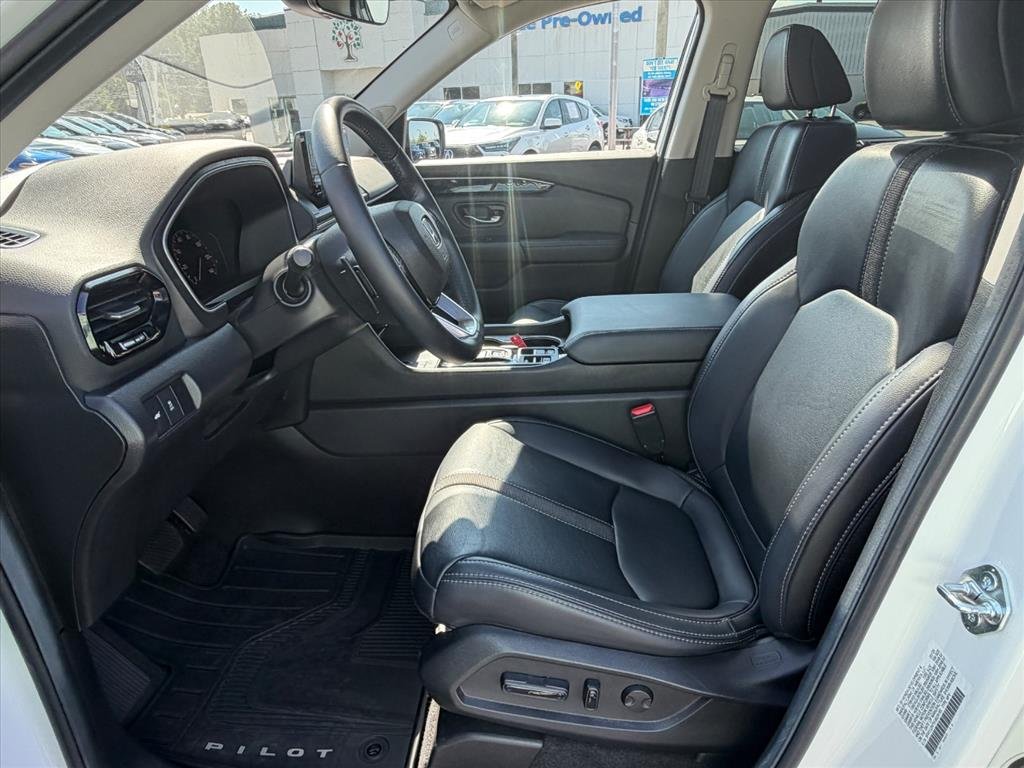 Used 2025 Platinum White Pearl Wx Honda Touring image 8