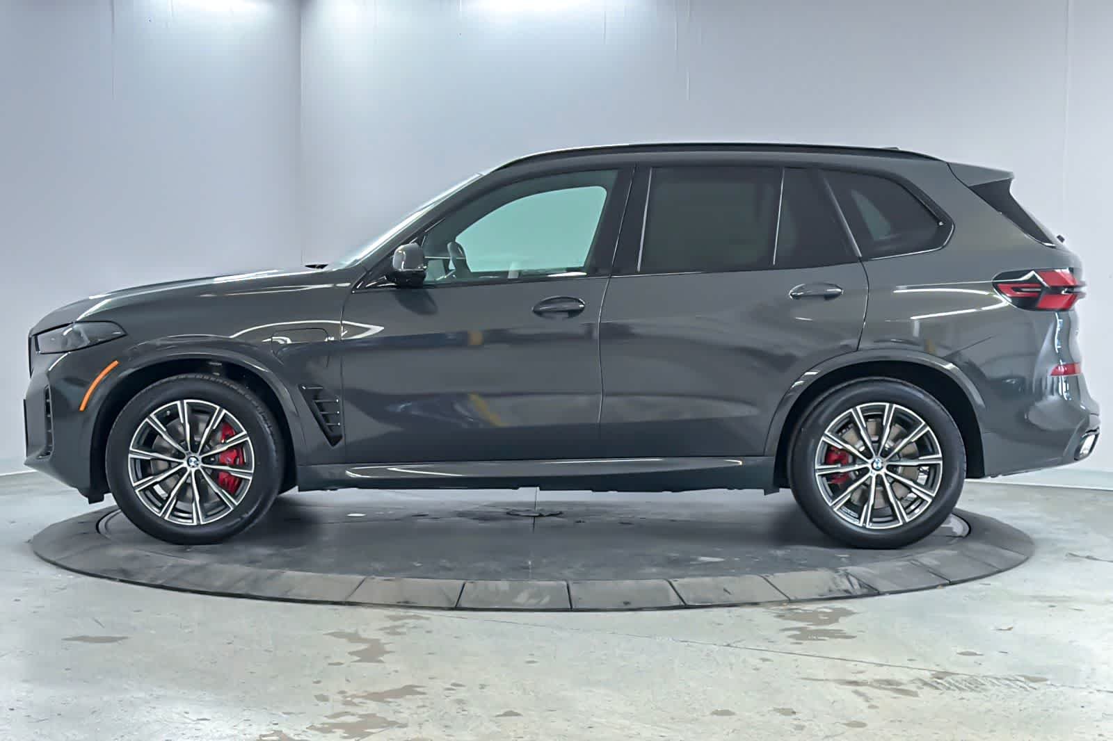 New 2026 Dravit Grey Metallic BMW xDrive50e image 5