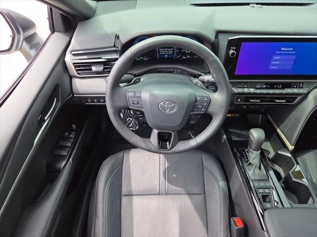 Certified Used 2025 WIND CHILL PEARL Toyota  image 4