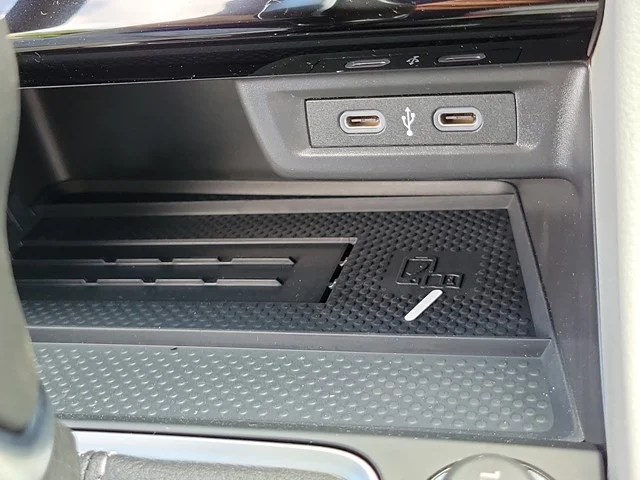 New 2026 Deep Black Pearl Volkswagen 1.5T SE image 30