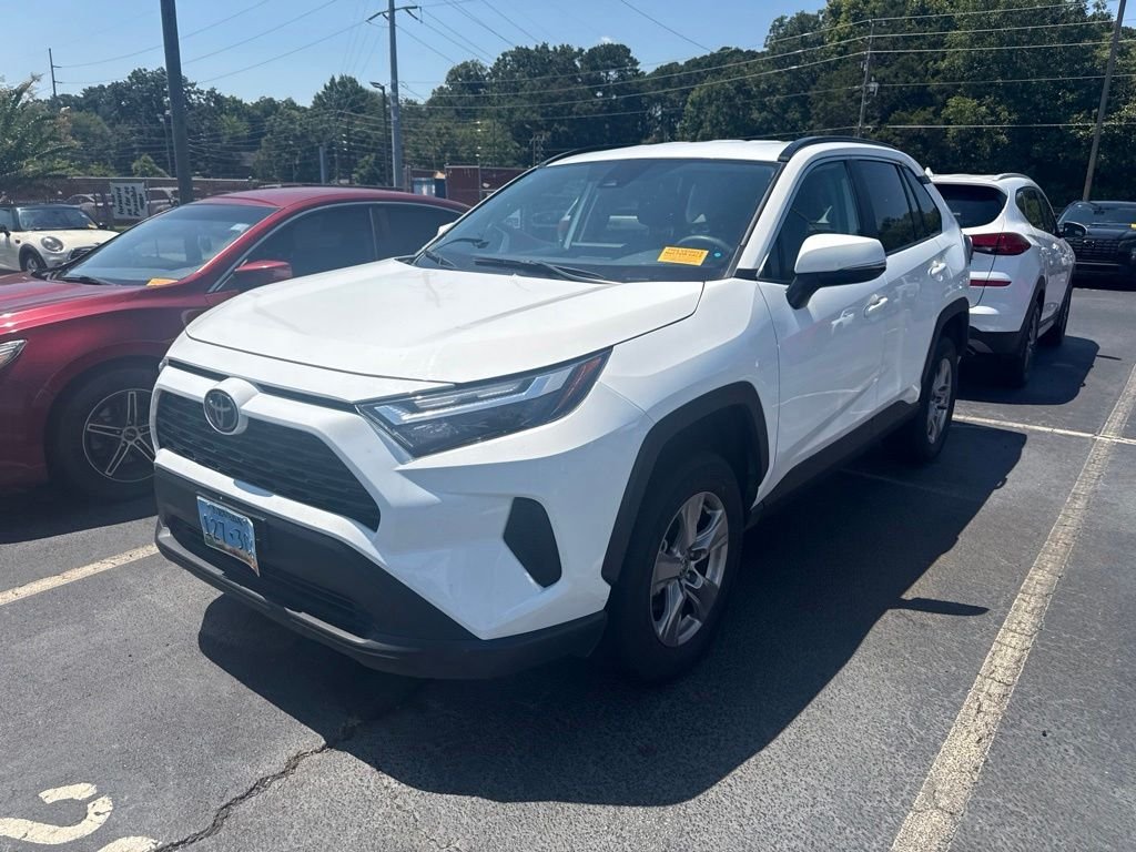 Used 2025 White Toyota XLE image 1