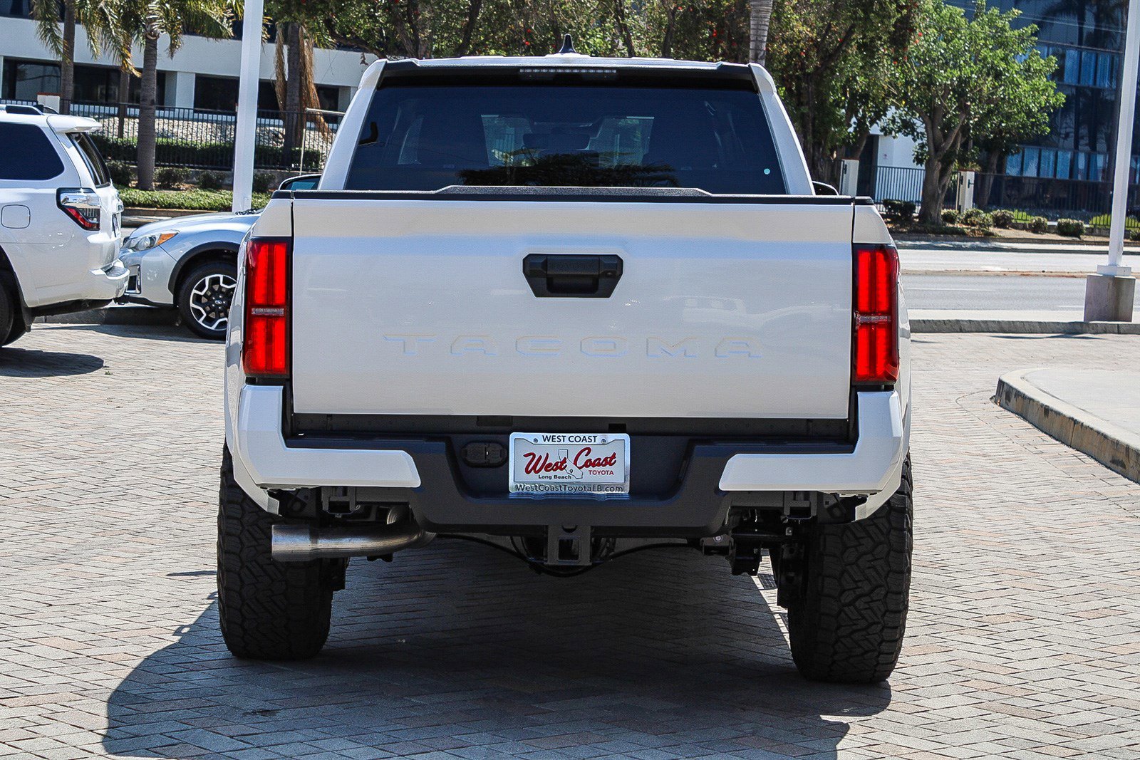 2025 Toyota Tacoma SR5 - Photo 7