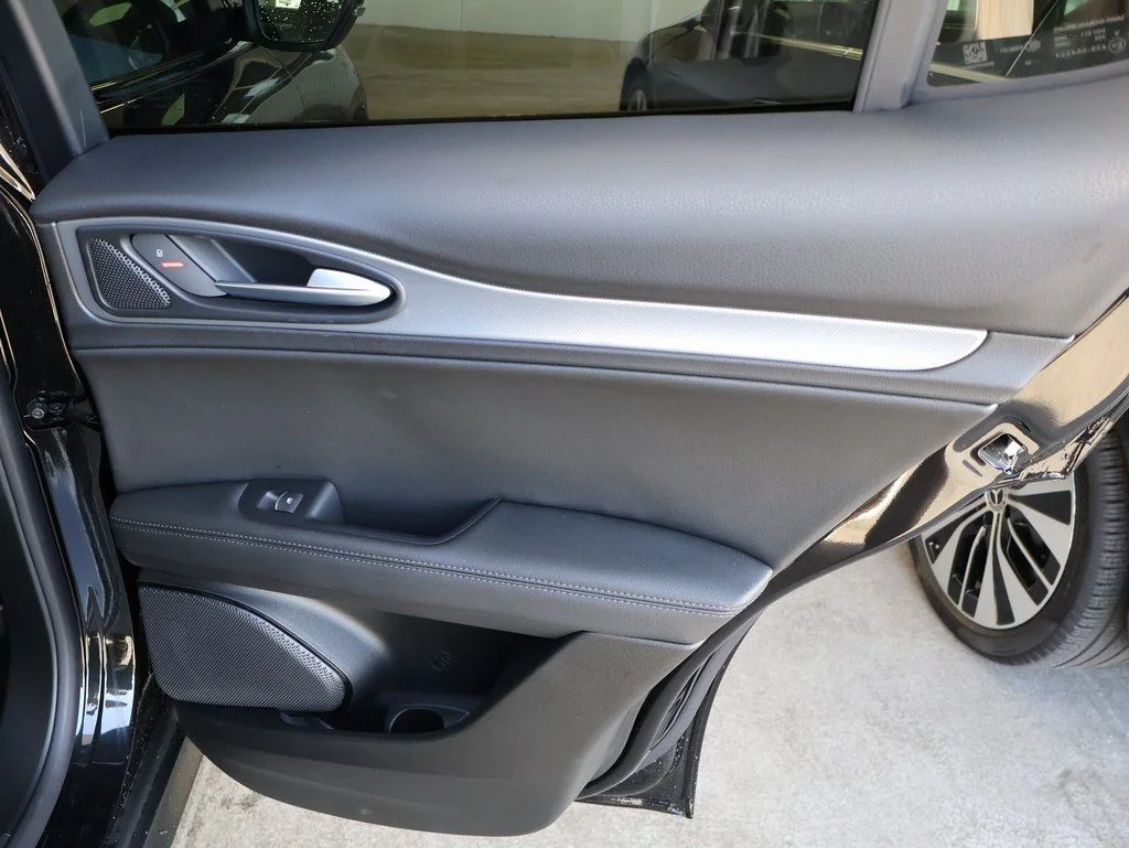 New 2025 Vulcano Black Metallic Exterior Paint Alfa Romeo Base image 16
