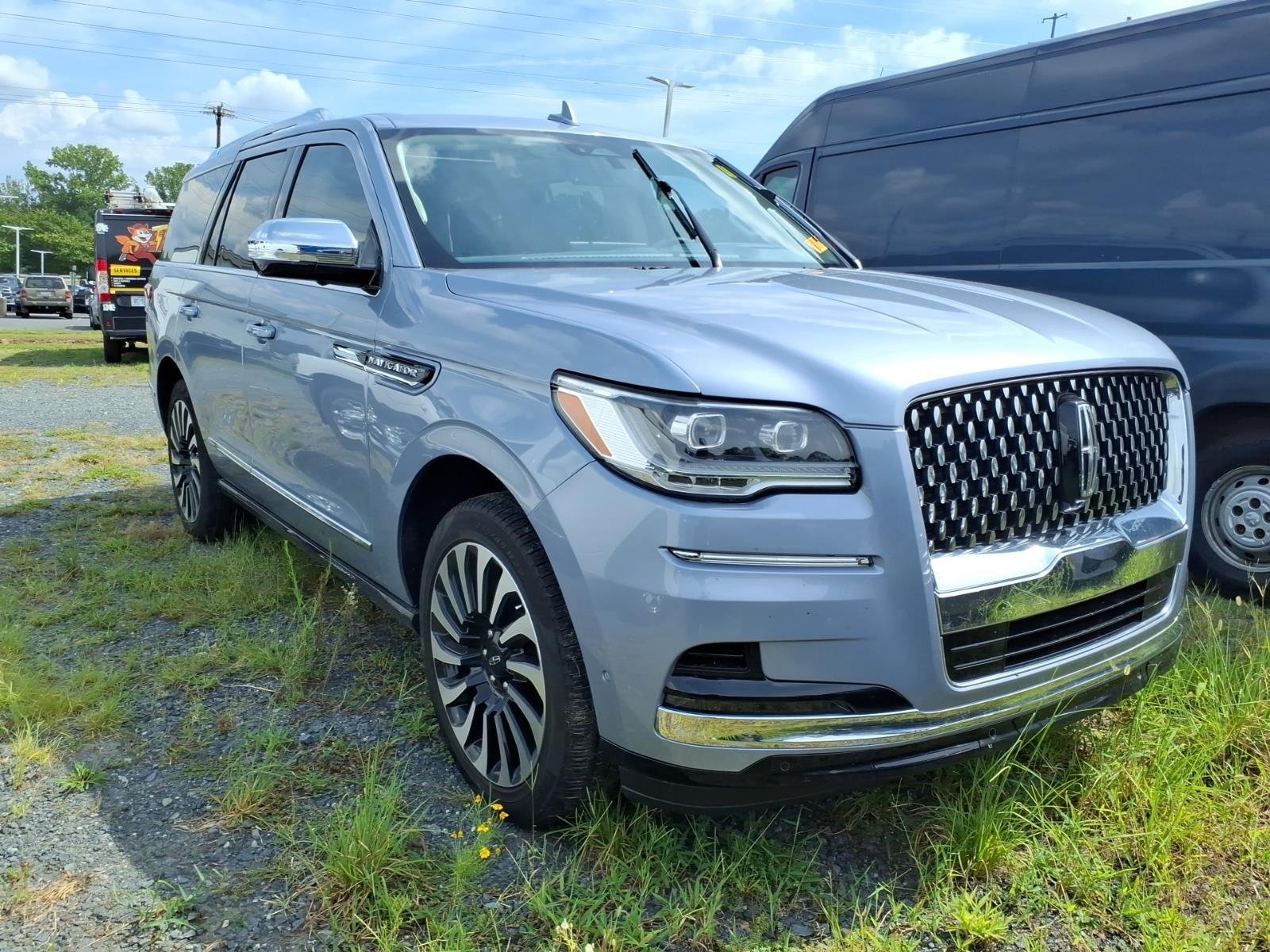 Used 2023 Chroma Crystal Blue Metallic Premium Colorant Lincoln Black Label image 4