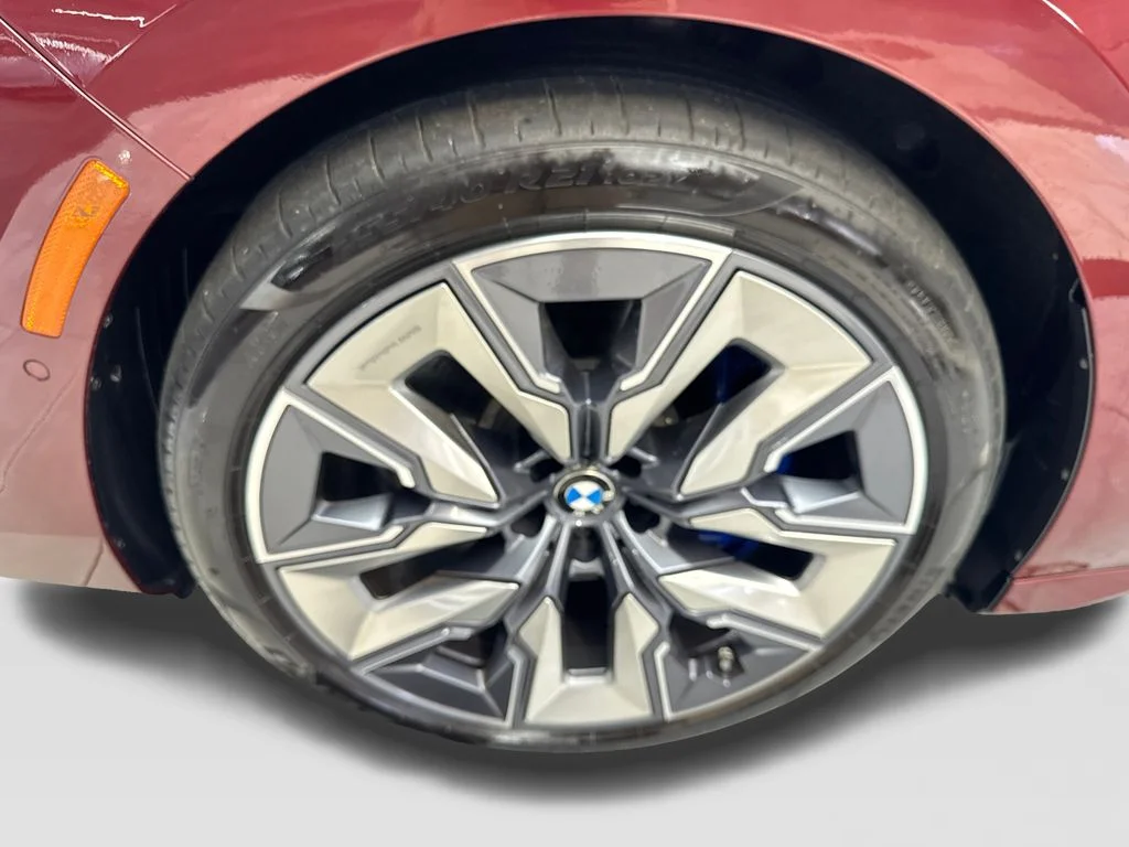 Used 2023 Red BMW xDrive60 image 82