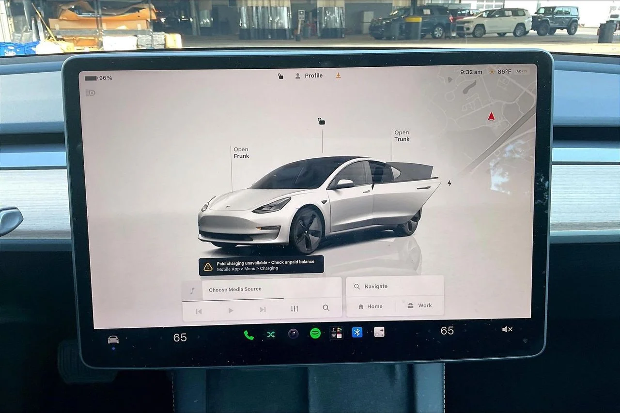 Used 2023  Tesla Base image 29