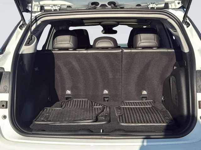 Used 2022 White Jeep Trailhawk image 32