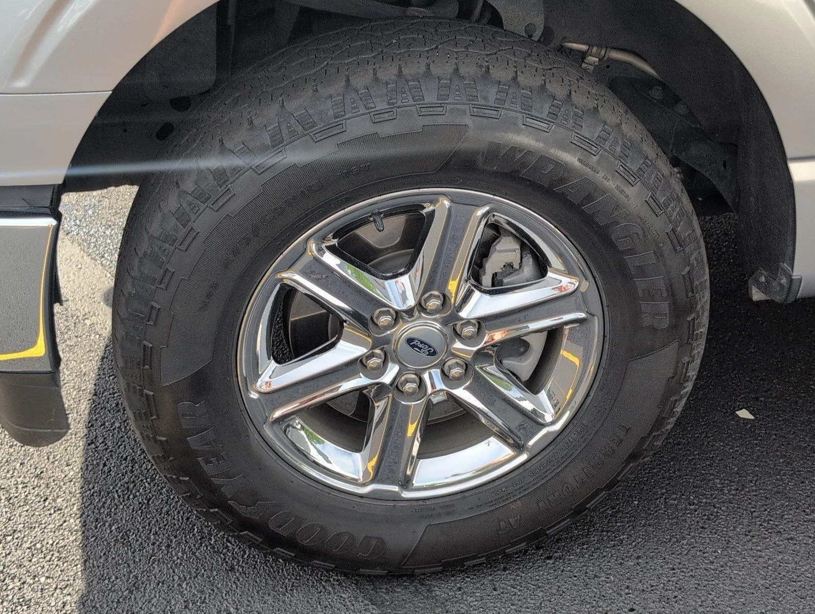 Used 2024 Iconic Silver Ford XLT image 9