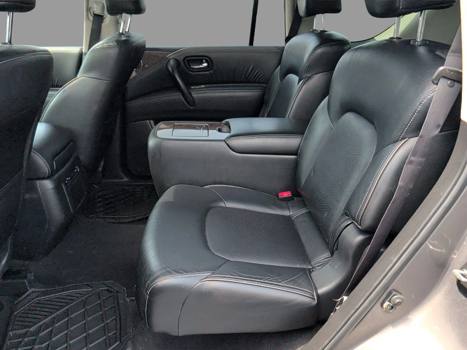 Used 2017 Majestic White INFINITI RWD image 33
