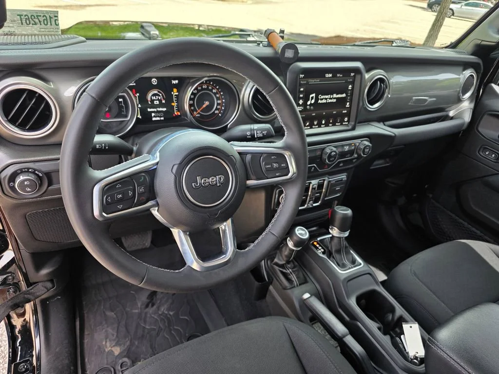 Used 2023 Black Jeep Overland 4x4 image 13
