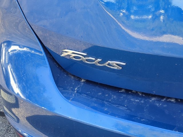 Used 2018 Blue Ford SE image 26