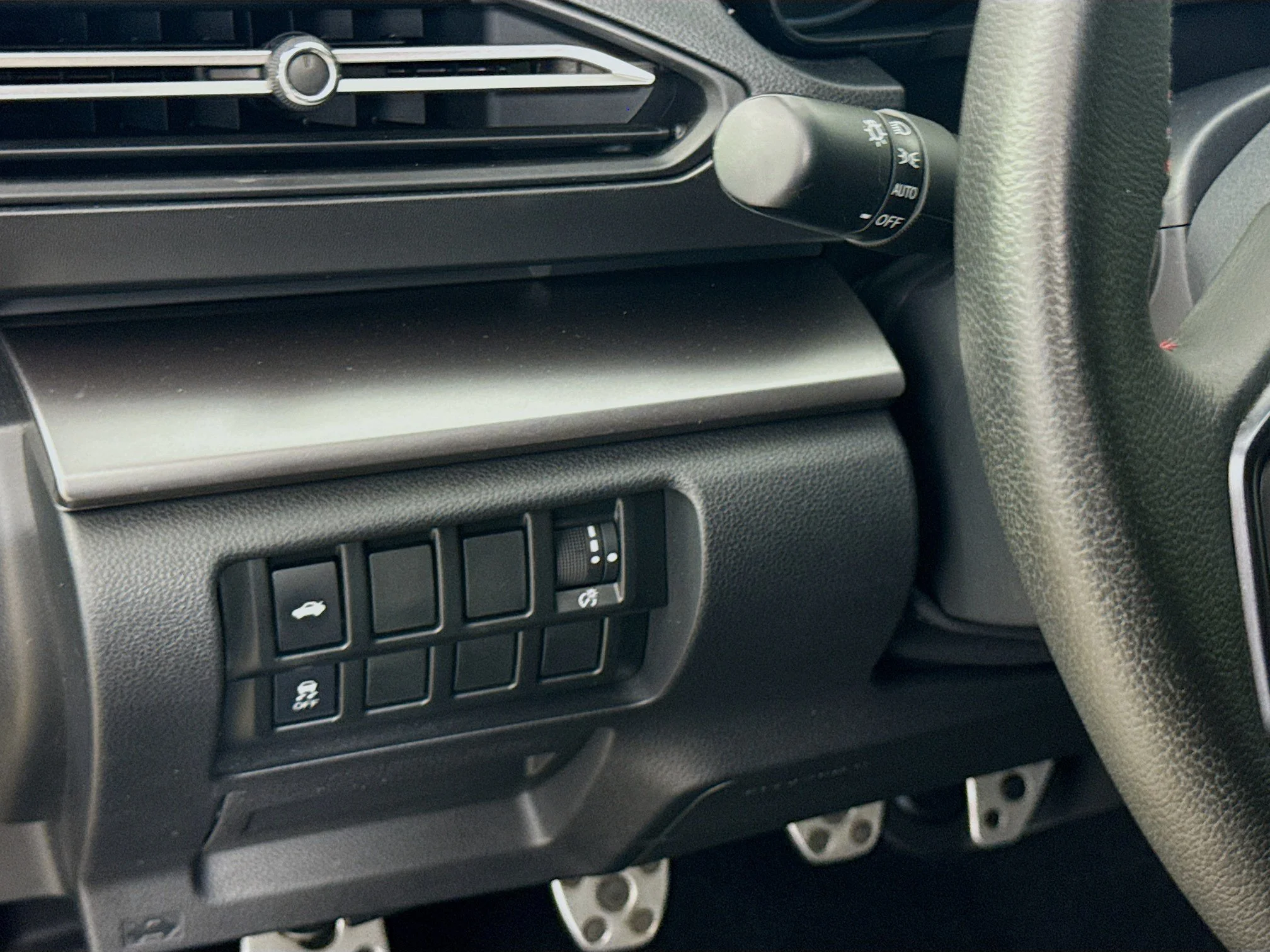 Used 2023  Subaru Premium image 12