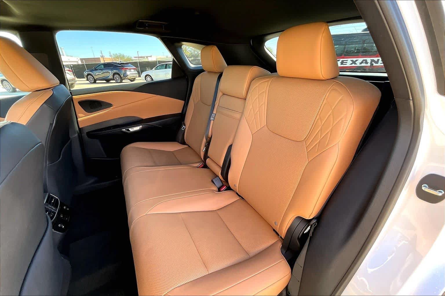 Used 2025 Eminent White Pearl Lexus Premium image 21