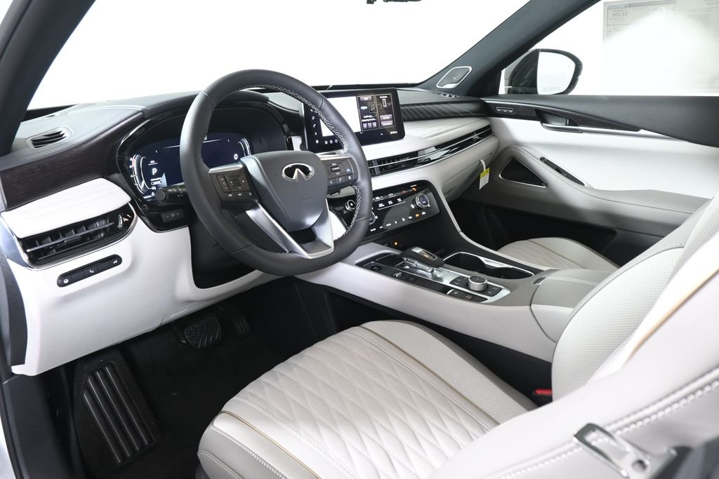New 2027 2T RAD WHT INFINITI Autograph AWD image 15