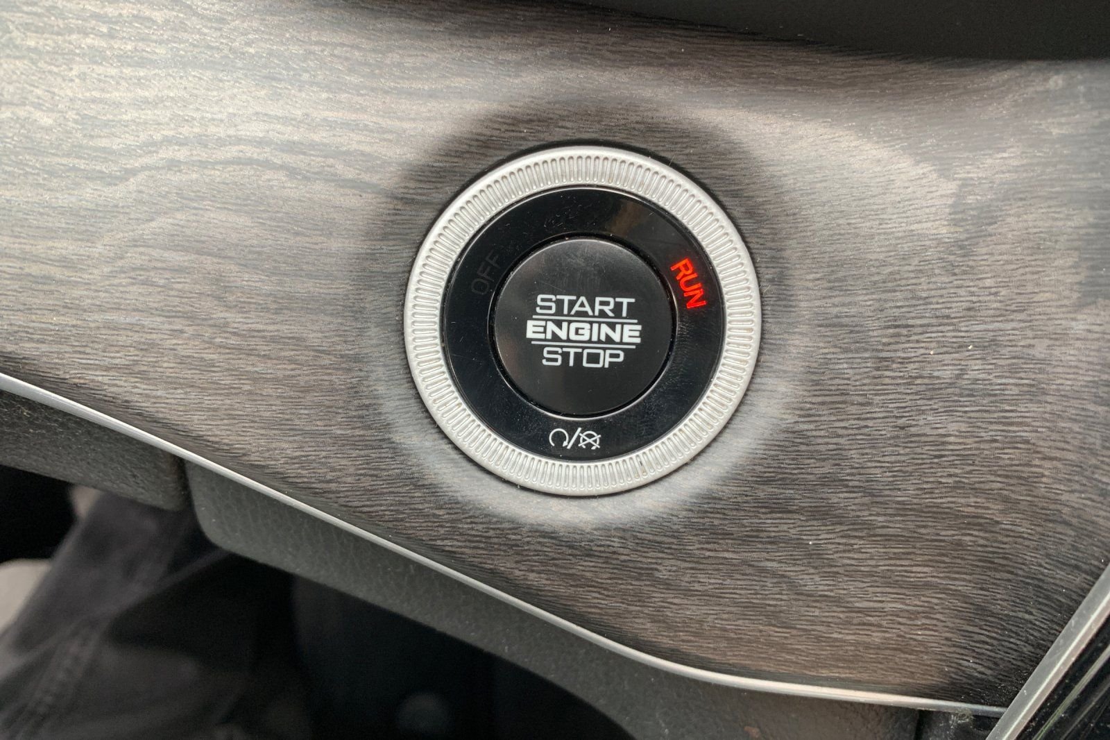Used 2024 Silver Jeep 4xe image 29