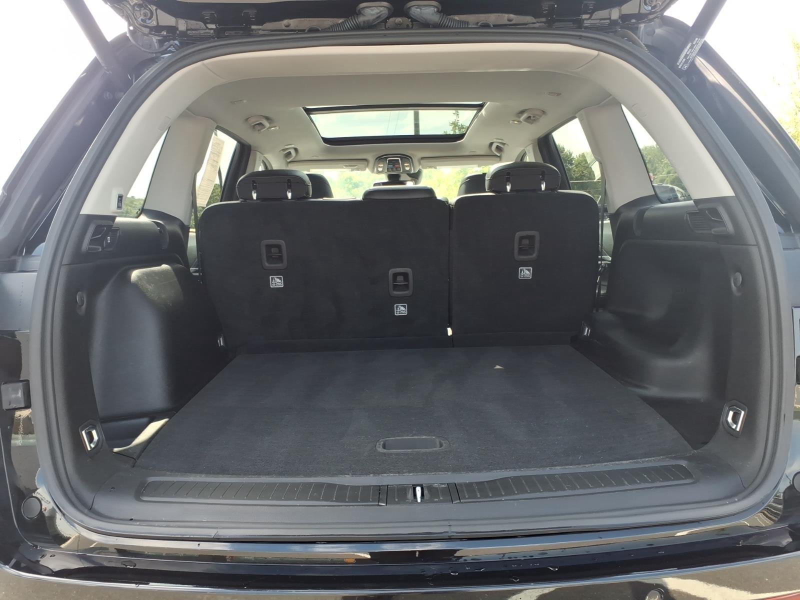 Used 2023 Diamond Black Crystal Pearlcoat Jeep Limited image 33
