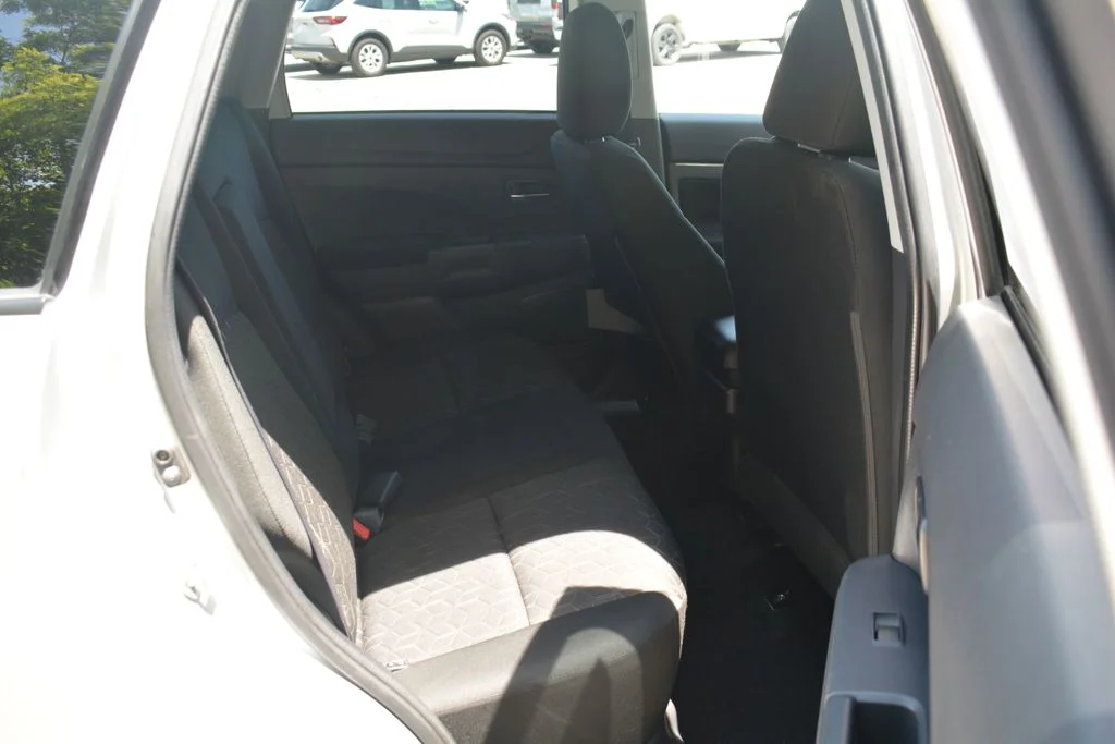 Used 2024 Silver Mitsubishi 2.0 ES image 18