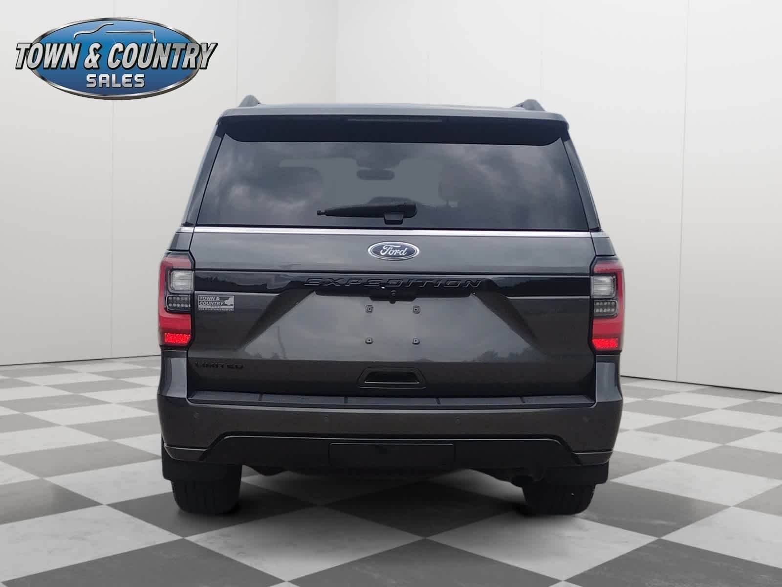 Used 2021 Magnetic Metallic Ford Limited image 6