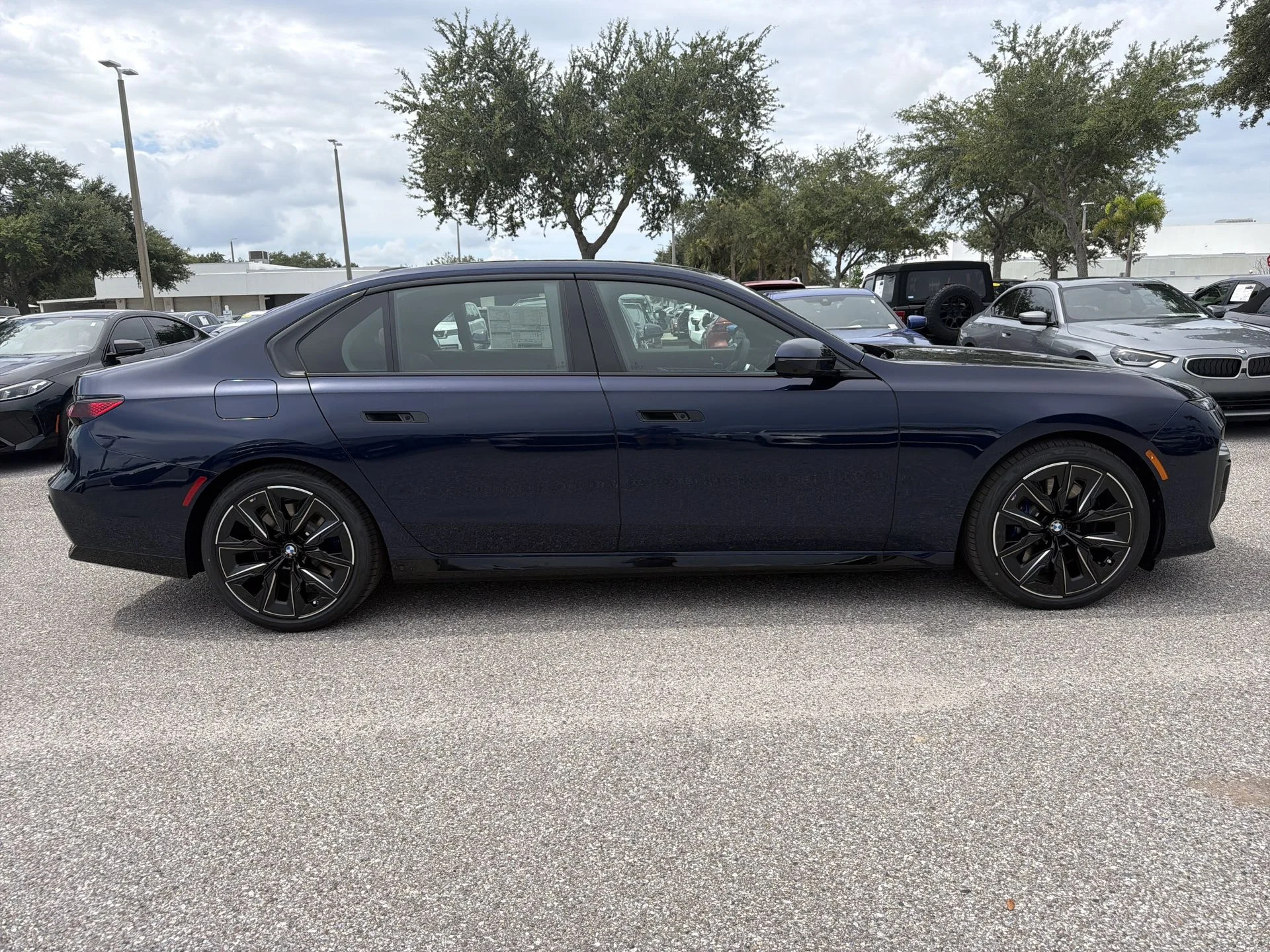 New 2026 Tanzanite Blue II Metallic BMW 740i xDrive image 3
