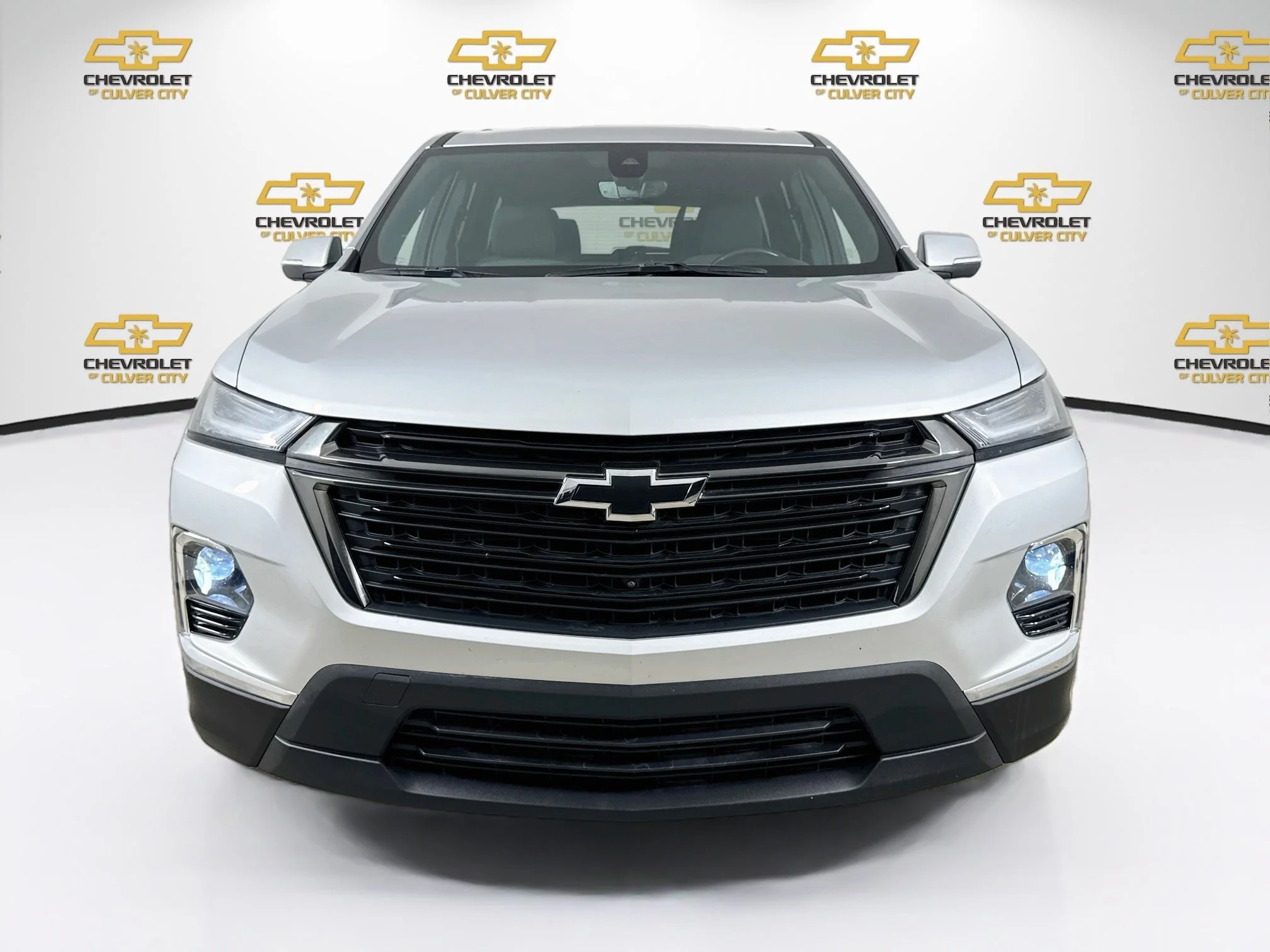 Used 2022 SILVER ICE METALLIC Chevrolet LT Cloth image 2
