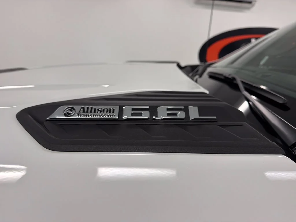 New 2026 Summit White Chevrolet WT image 7
