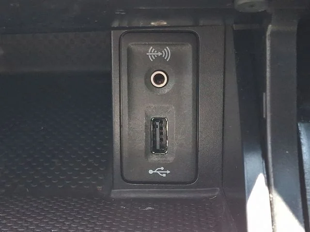 Used 2017 White Volkswagen  image 25