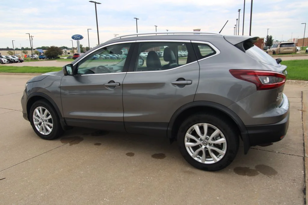 Used 2022 Gun Metallic Nissan SV image 16