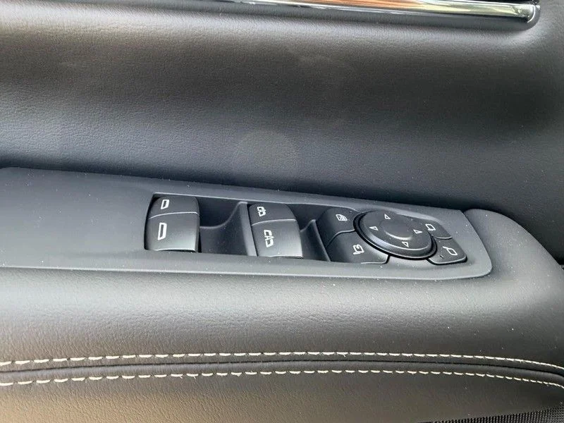 New 2026 White GMC Elevation image 24