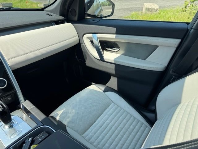 Used 2022 Black Land Rover S R-Dynamic image 12