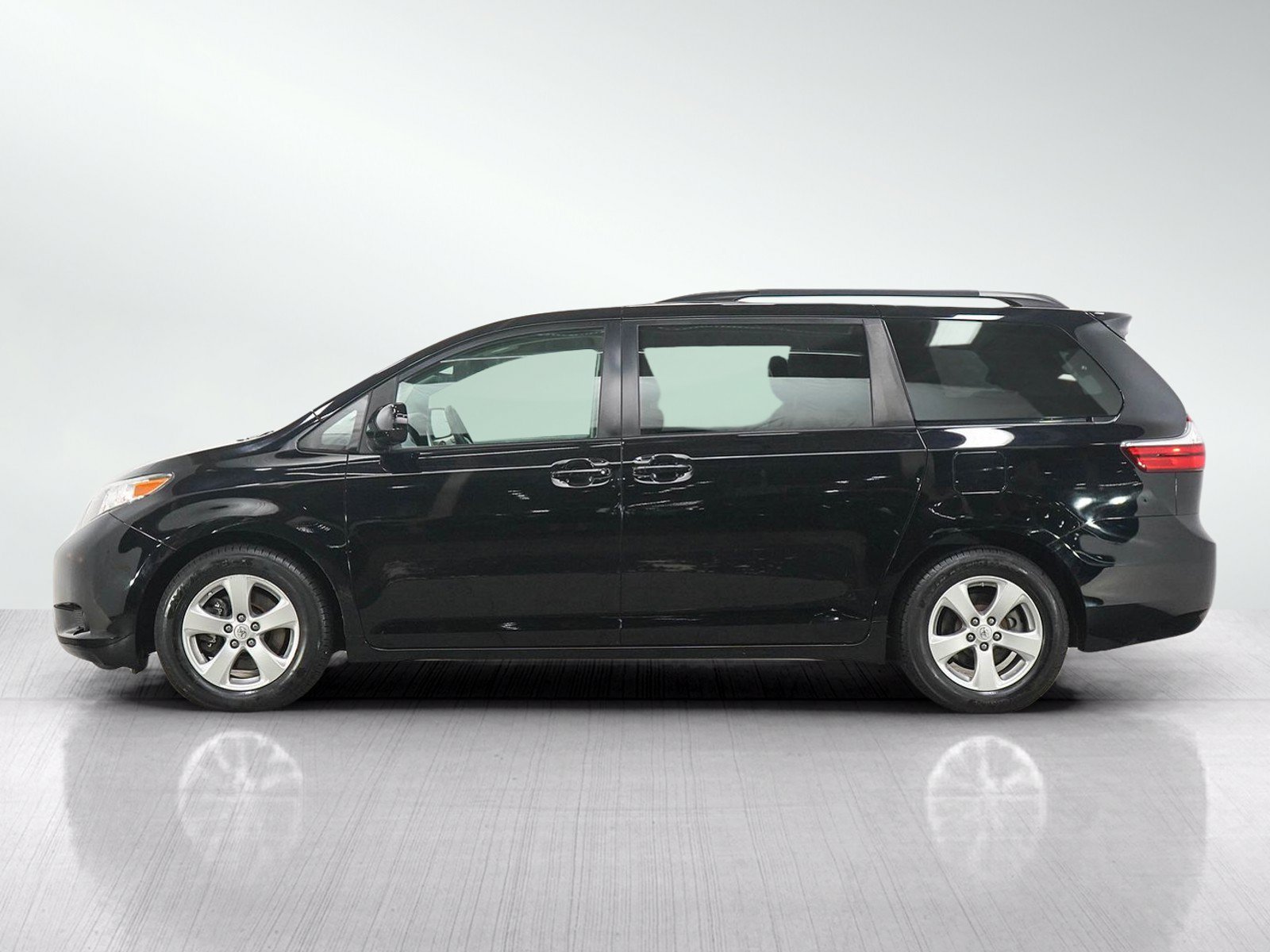Used 2016 Toyota Sienna LE with VIN 5TDKK3DC4GS721843 for sale in South Saint Paul, Minnesota