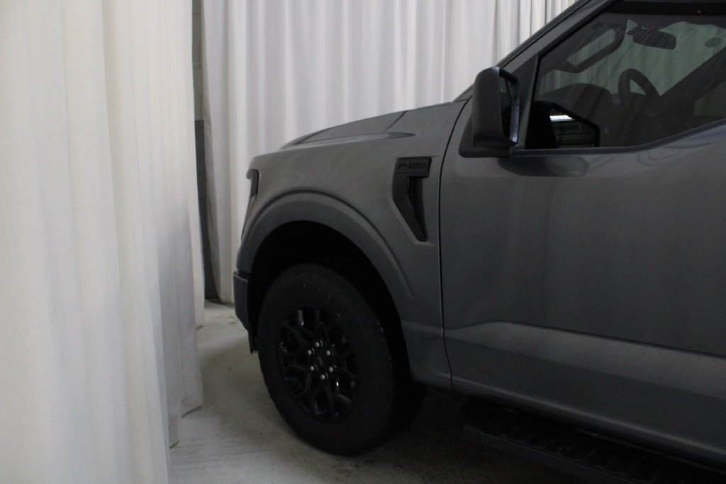 New 2026 Carbonized Gray Metallic Ford XLT image 28