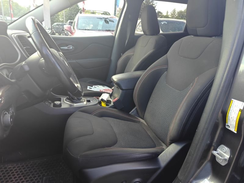 Used 2016 Gray Jeep Latitude image 10
