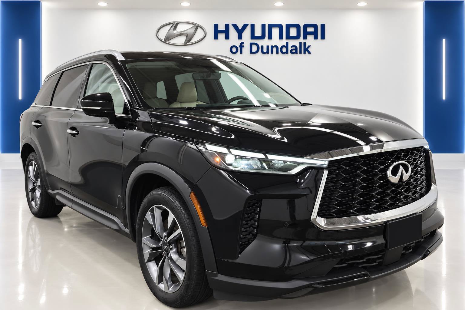 Used 2024 Black INFINITI LUXE image 1