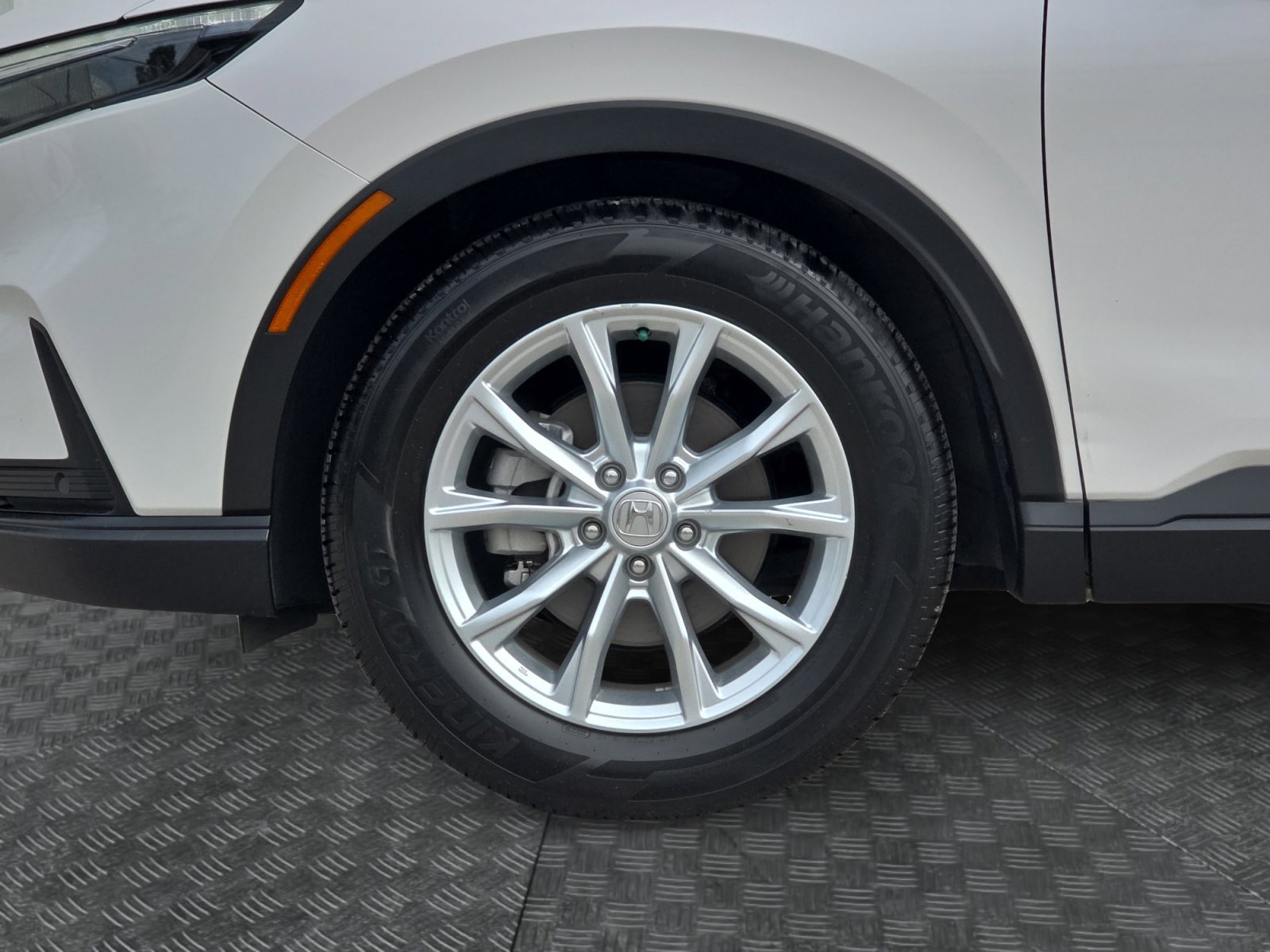Certified Used 2025 Platinum White Pearl Honda EX-L image 9