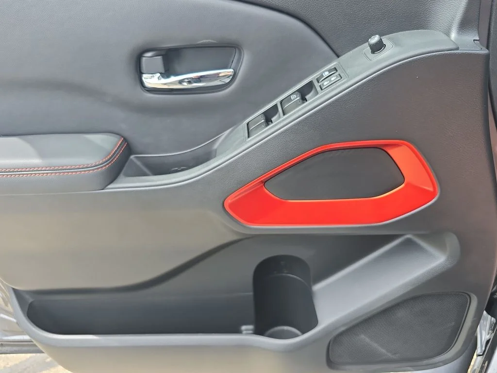 Used 2022  Nissan PRO-4X image 18