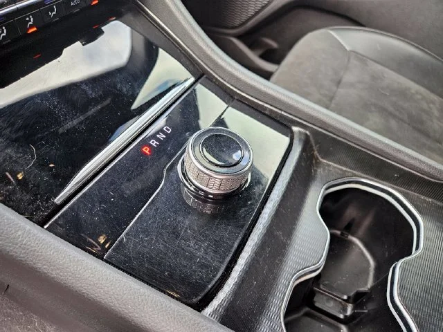 Used 2024 White Jeep Altitude image 24