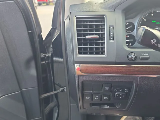 Used 2017  Toyota Base image 27